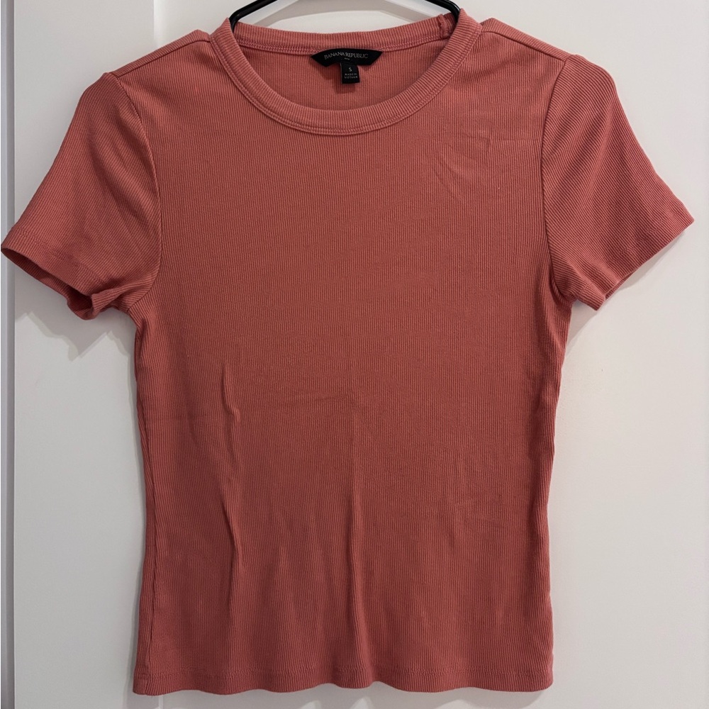 Women's salmon pink tee